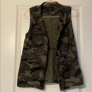 Fashionable Camouflage Vest
